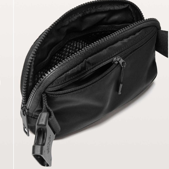 Lululemon Everywhere Belt Bag Black - Picture 6 of 10